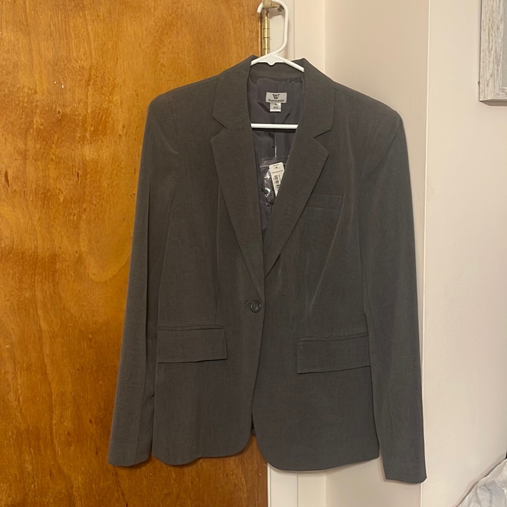 Worthington women’s blazer never worn.